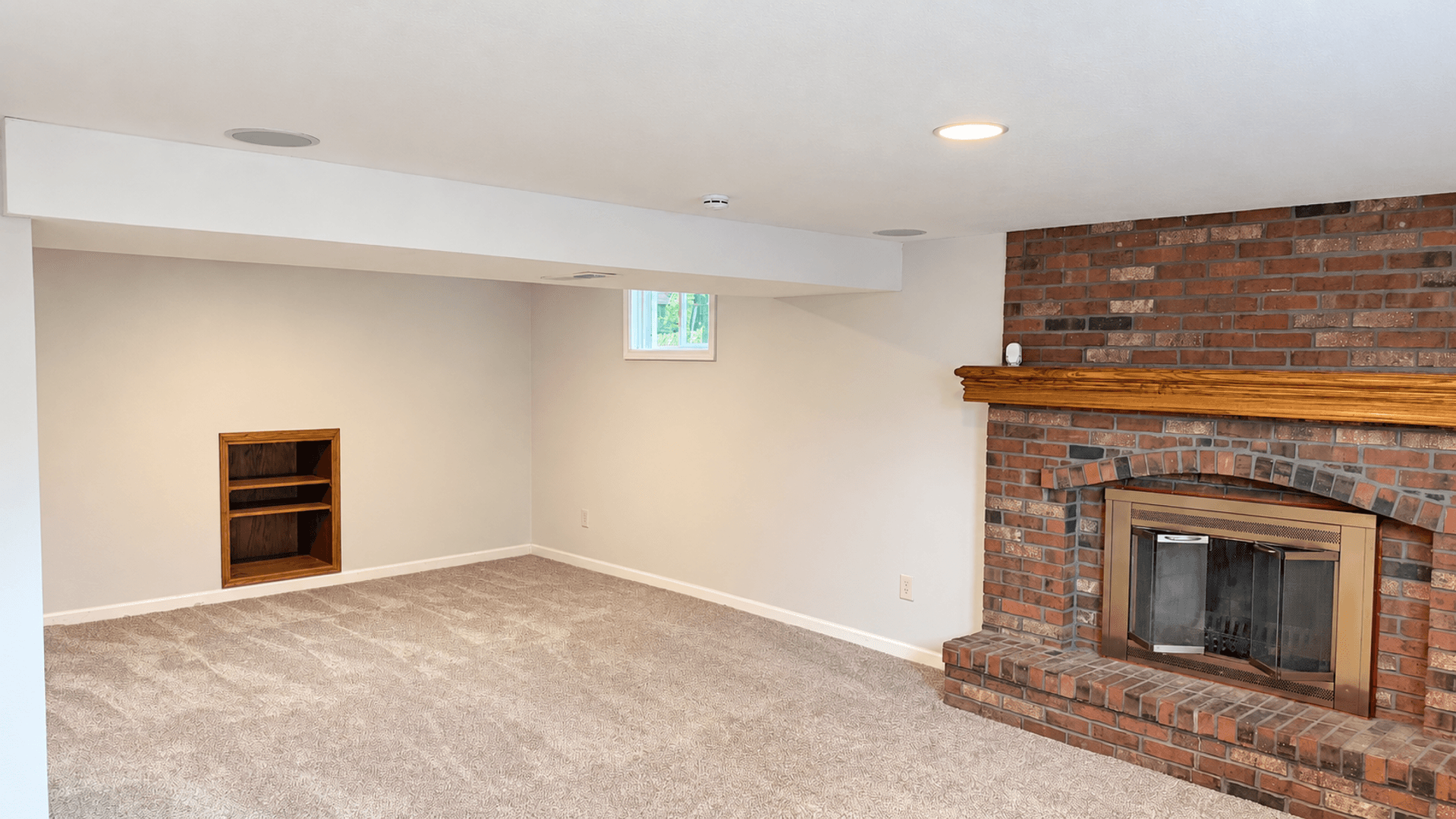 Blue Springs House: 409 NE Duncan Rd