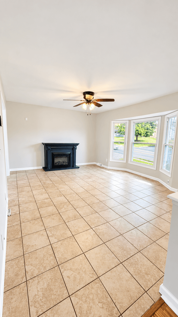 Blue Springs House: 409 NE Duncan Rd