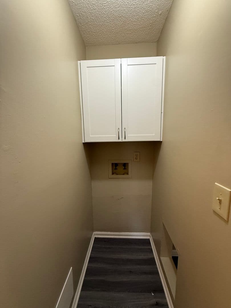 Spring Hill House: 410 W Allen St