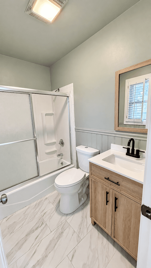 Blue Springs House: 409 NE Duncan Rd