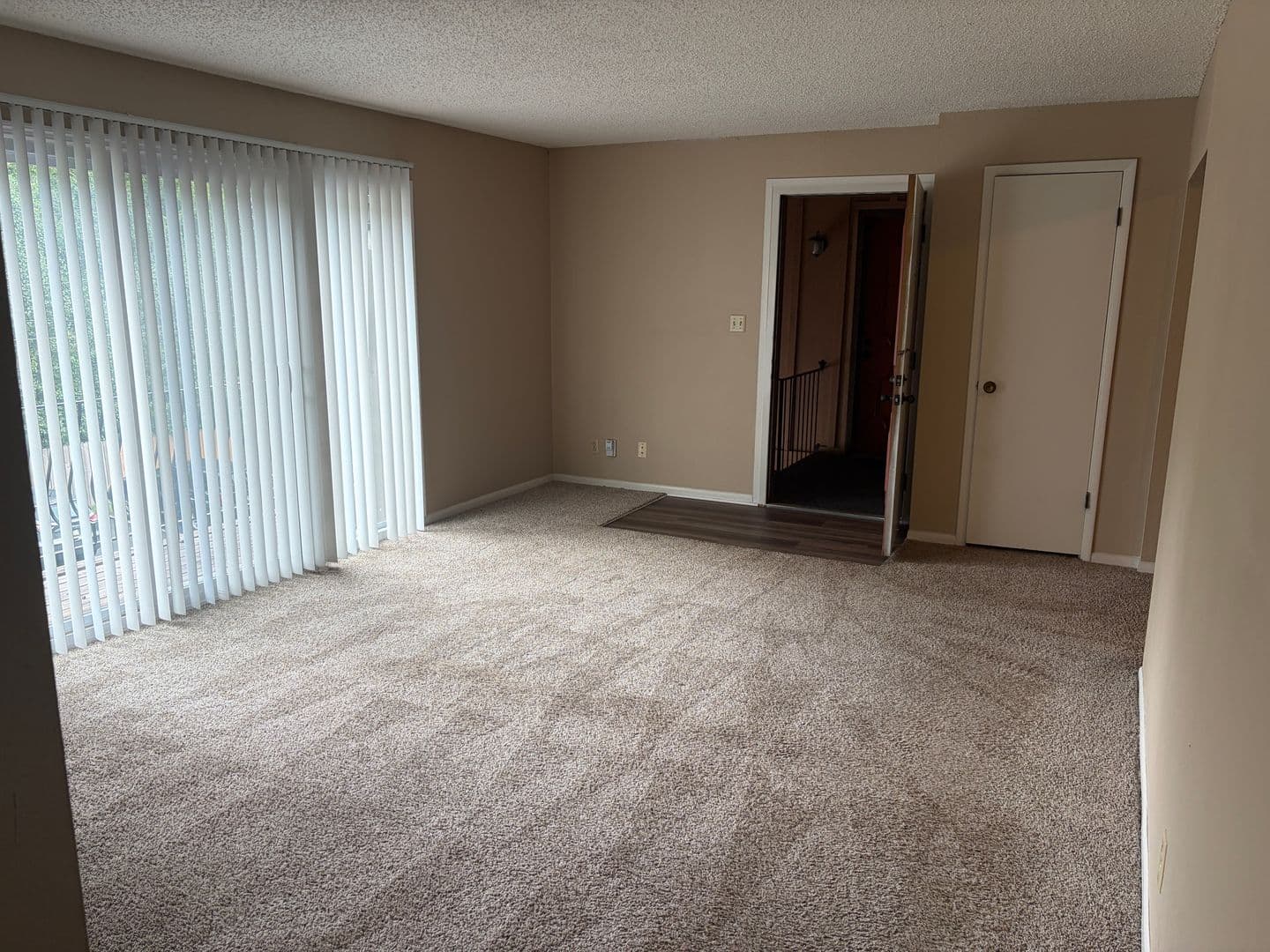 Mission Apartment: 5717 Outlook St