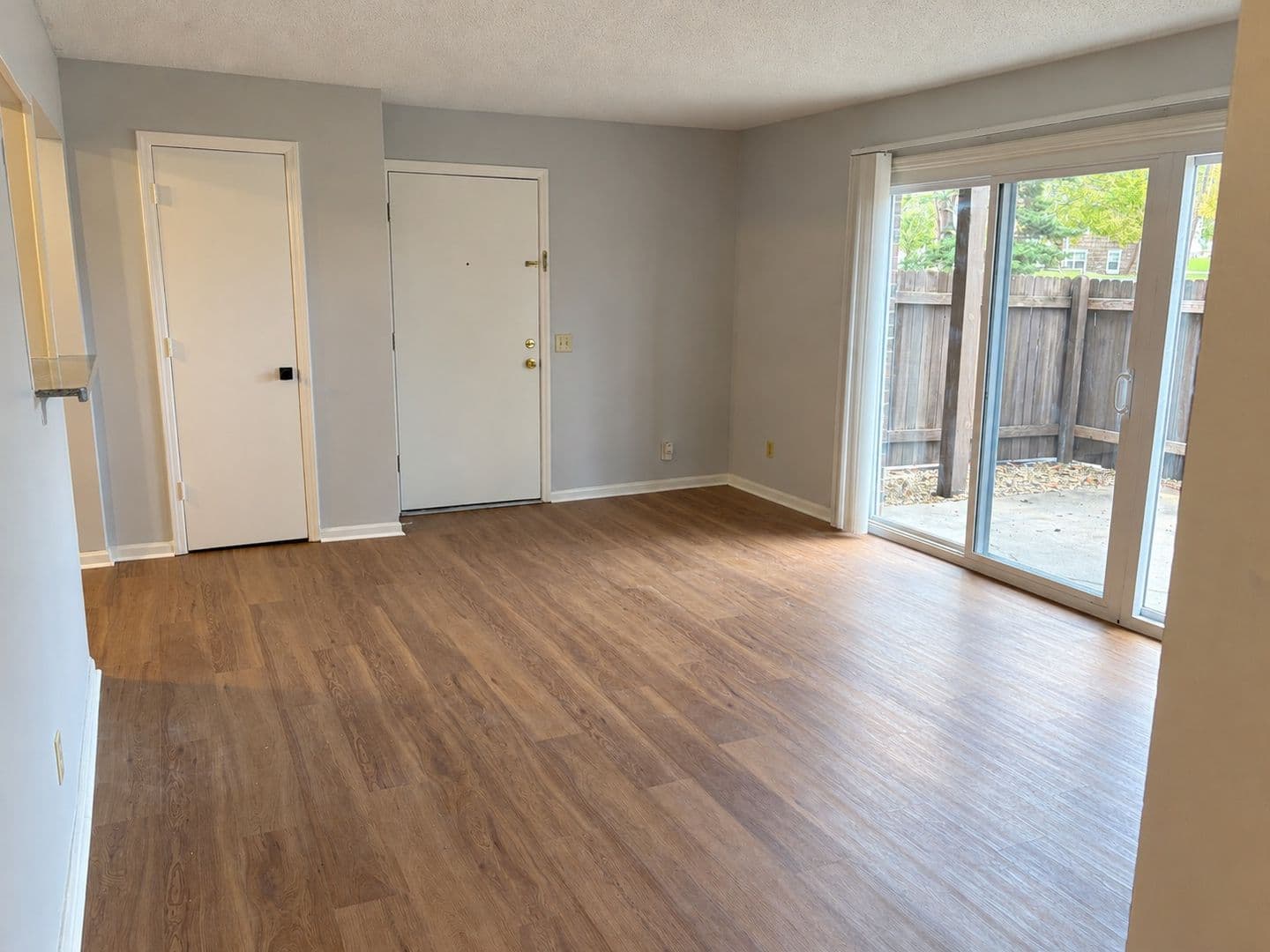 Mission Apartment: 5801 Woodson St