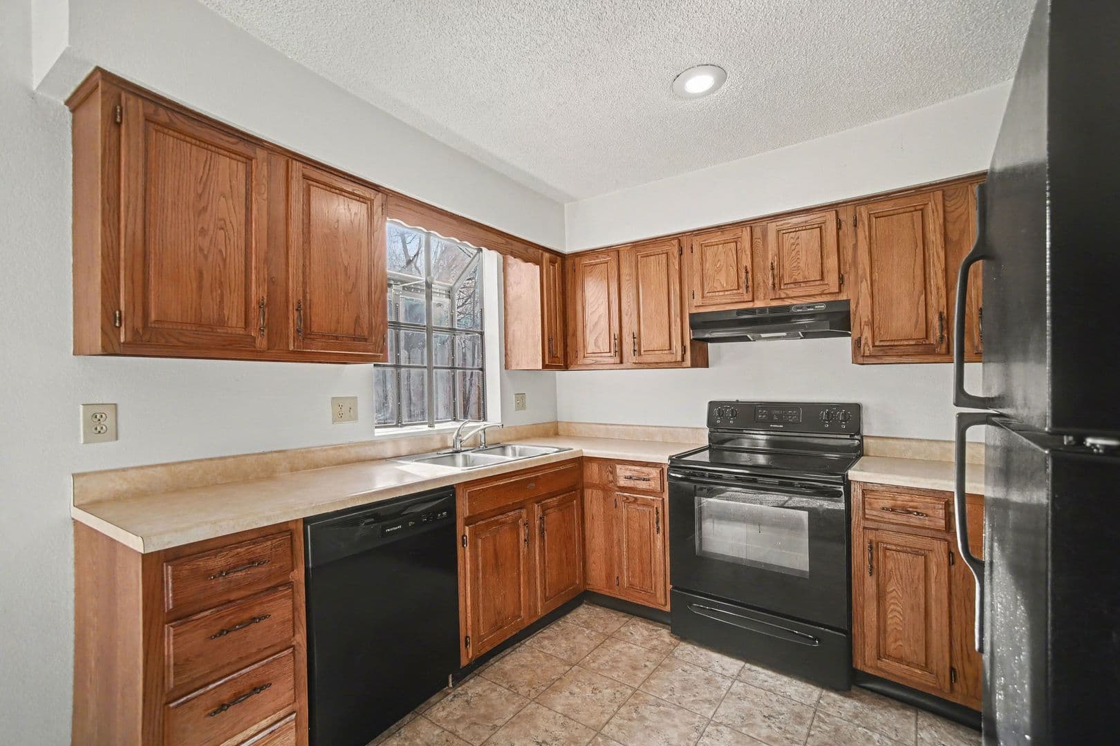 Blue Springs House: 410 NW Nottingham Lane