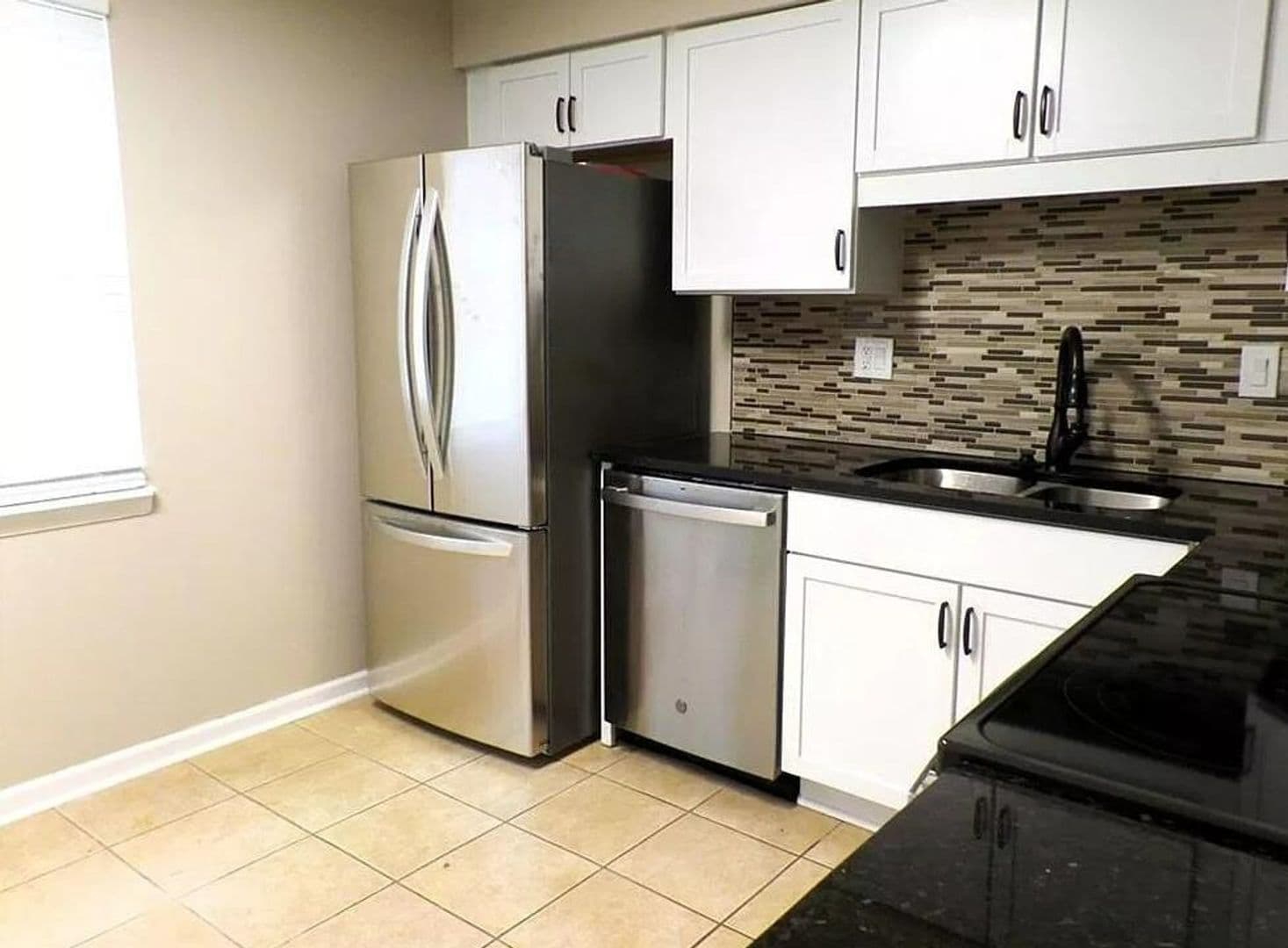 Kansas City Townhome: 8716 N Chatham Ave