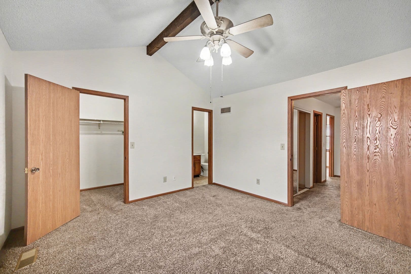Blue Springs House: 410 NW Nottingham Lane