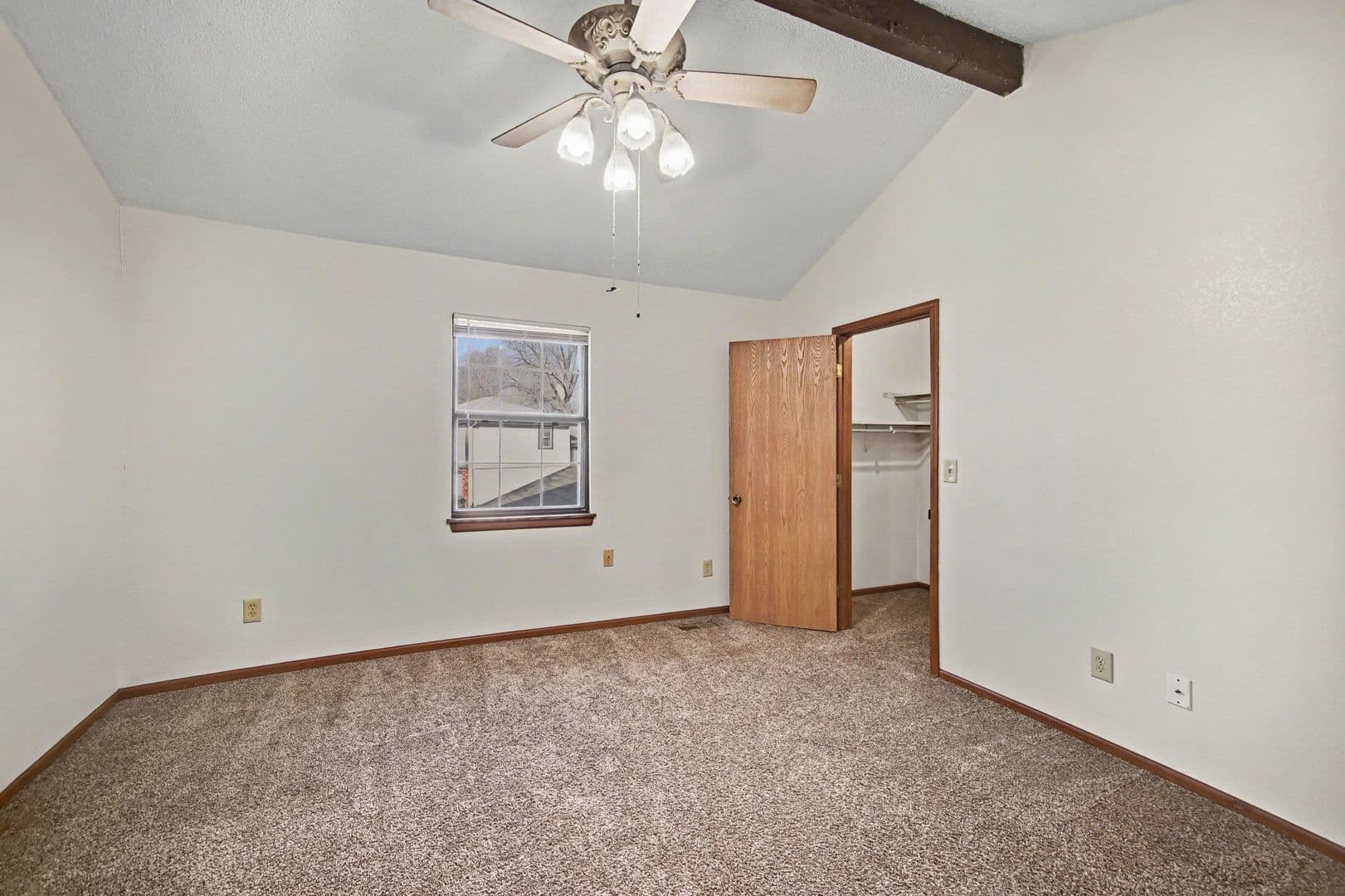 Blue Springs House: 410 NW Nottingham Lane