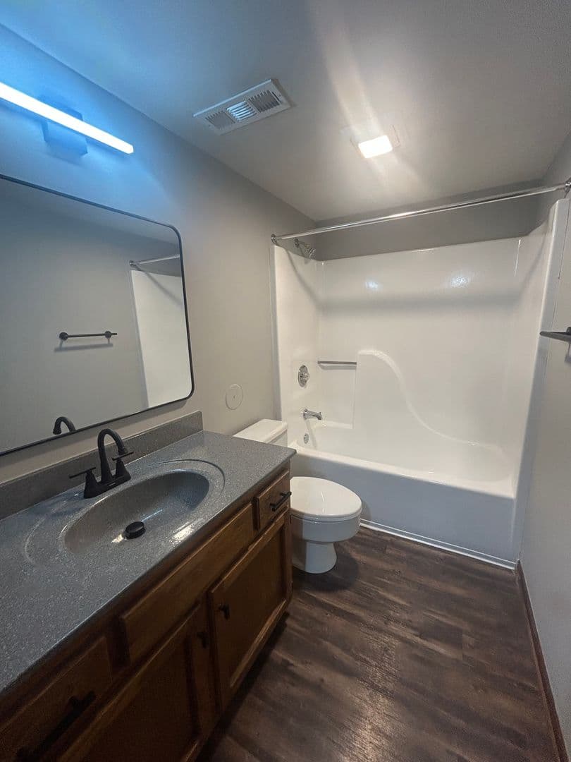 Blue Springs Apartment: 3403 NW Duncan Rd