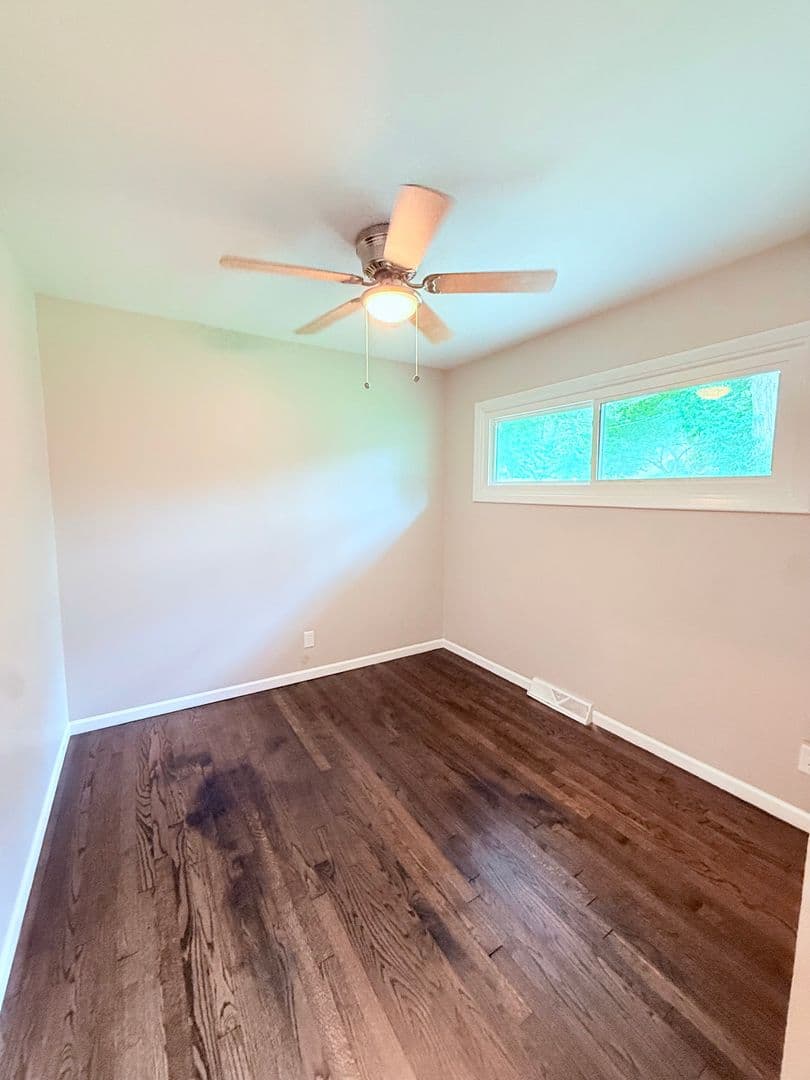 Lees Summit House: 208 McClendon Drive