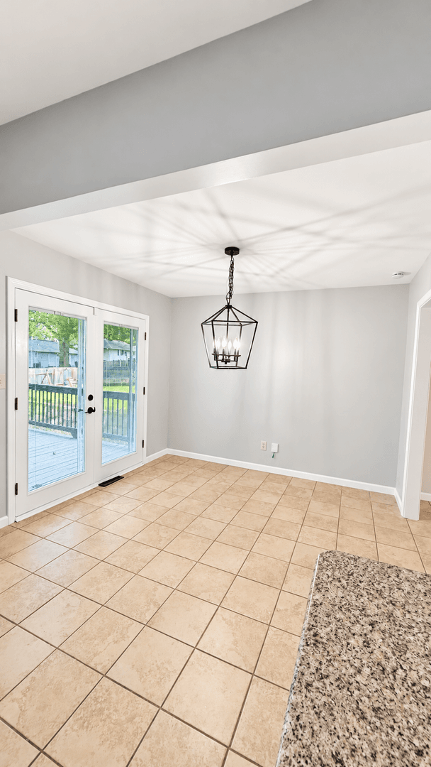 Blue Springs House: 409 NE Duncan Rd