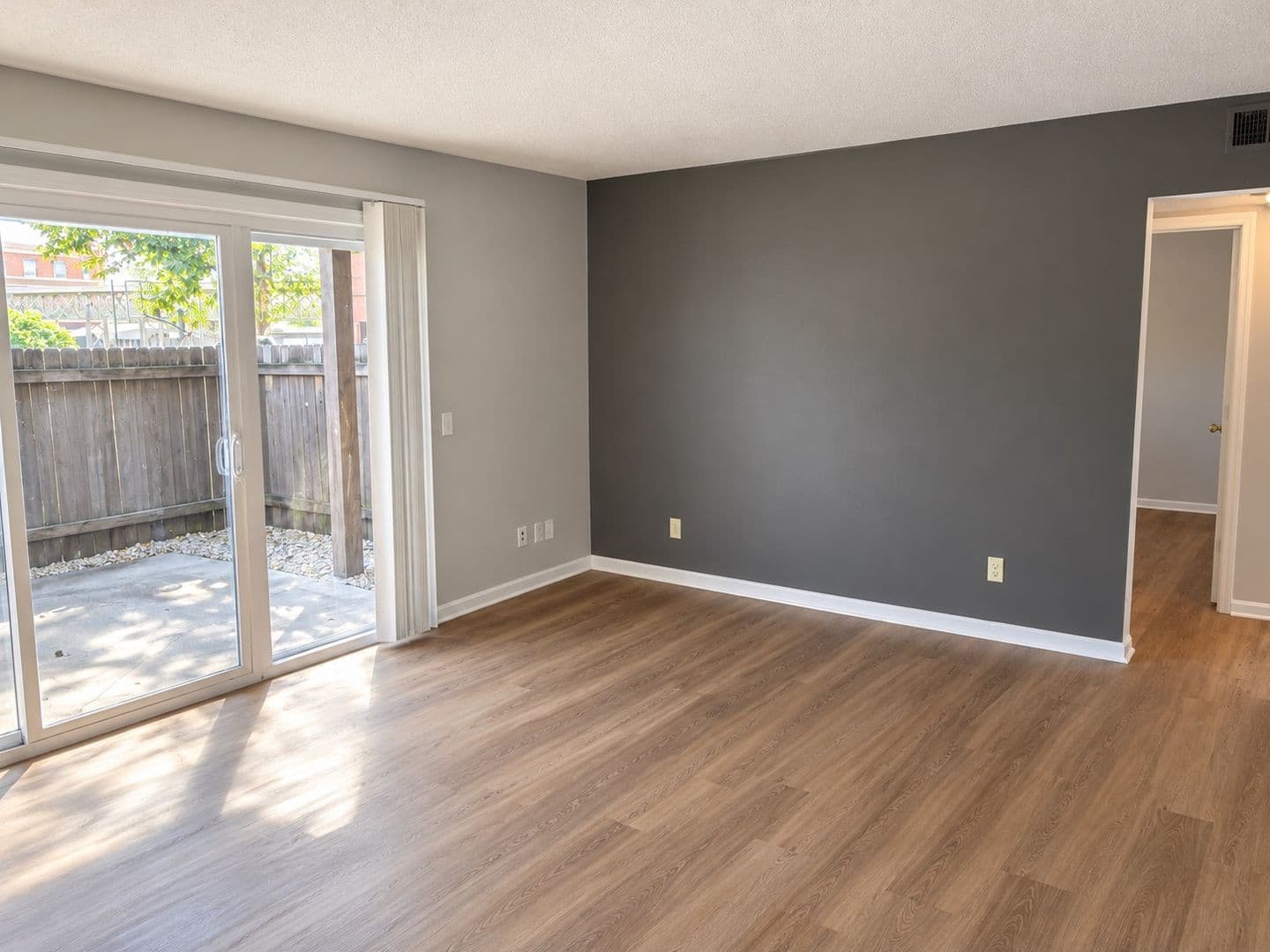 Mission Apartment: 5801 Woodson St