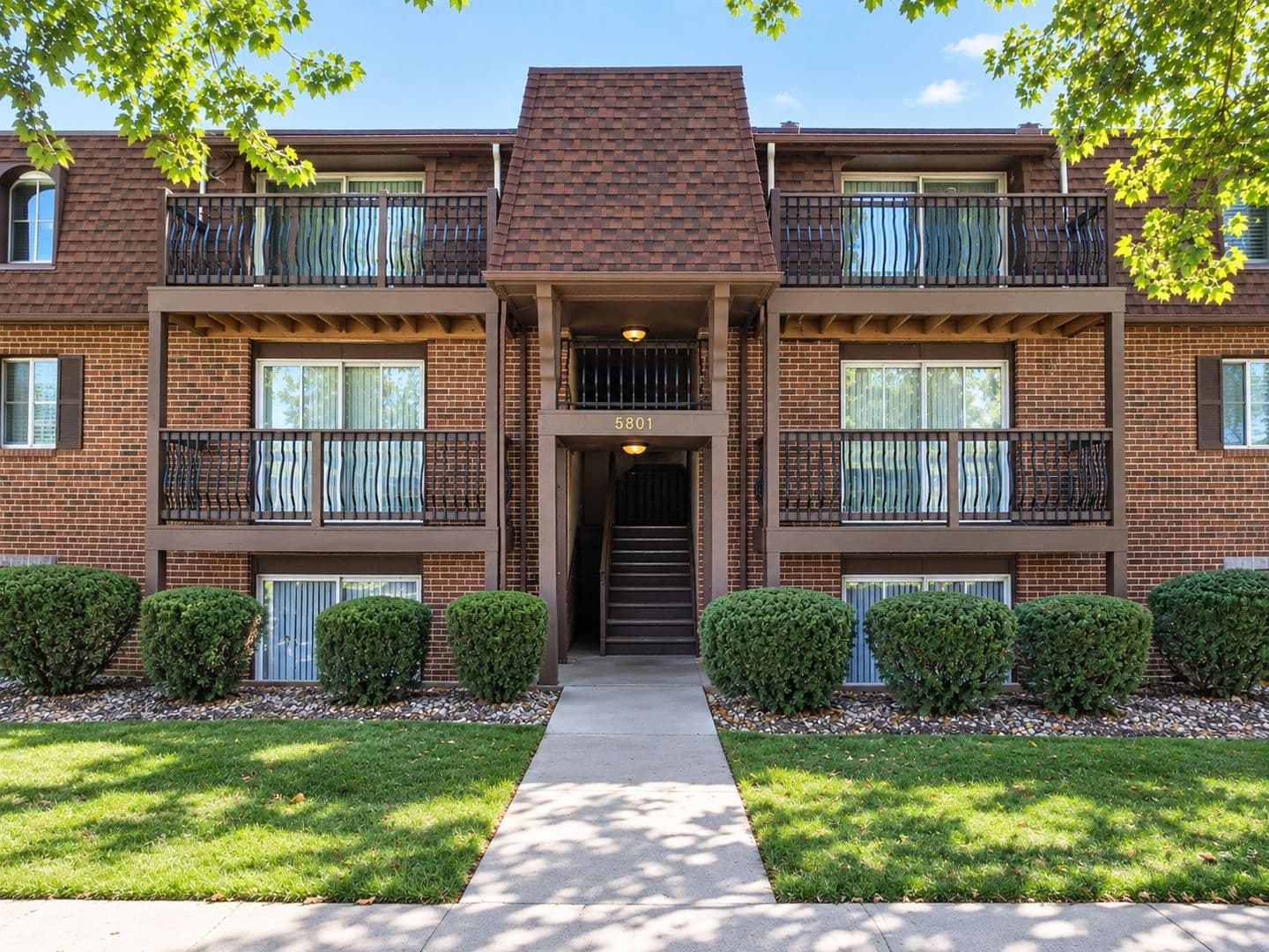 Mission Apartment: 5801 Woodson St