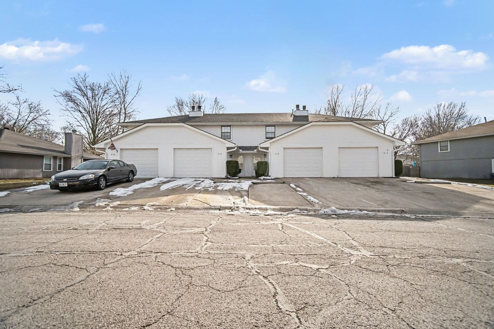 Blue Springs House: 410 NW Nottingham Lane