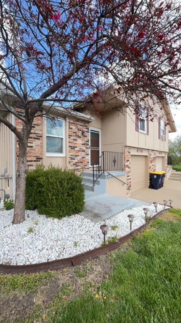 Kansas City Townhome: 8716 N Chatham Ave