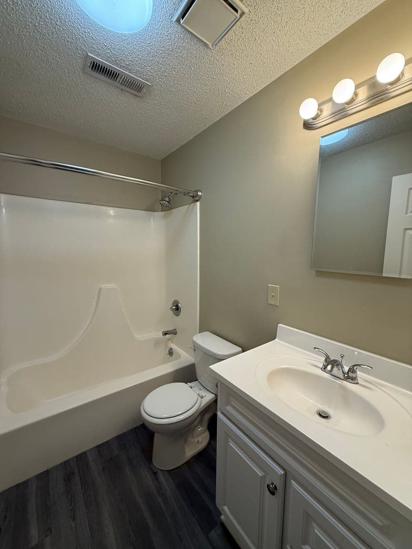 Spring Hill House: 410 W Allen St