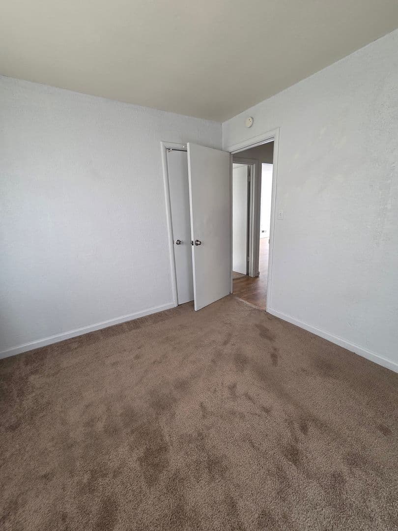 Kansas City House: 10719 Cambridge Ave