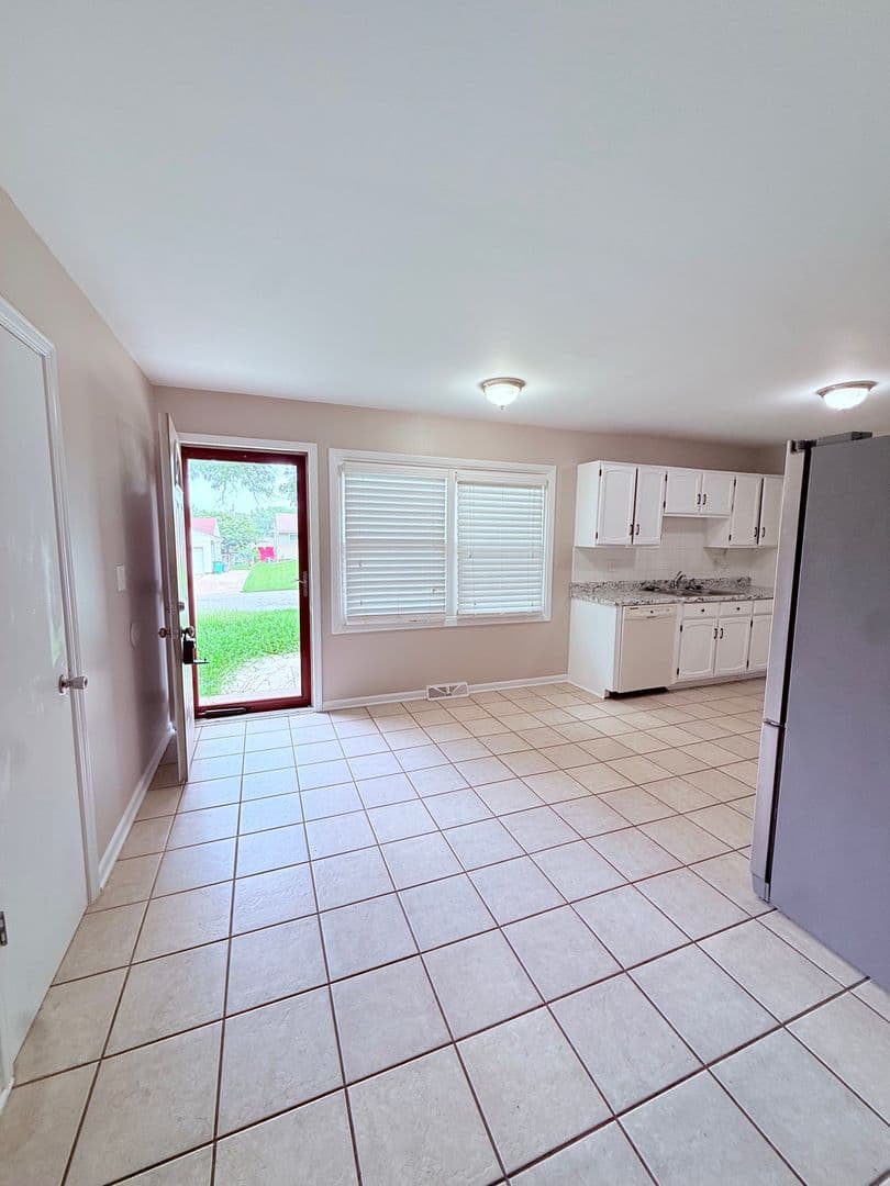 Lees Summit House: 208 McClendon Drive