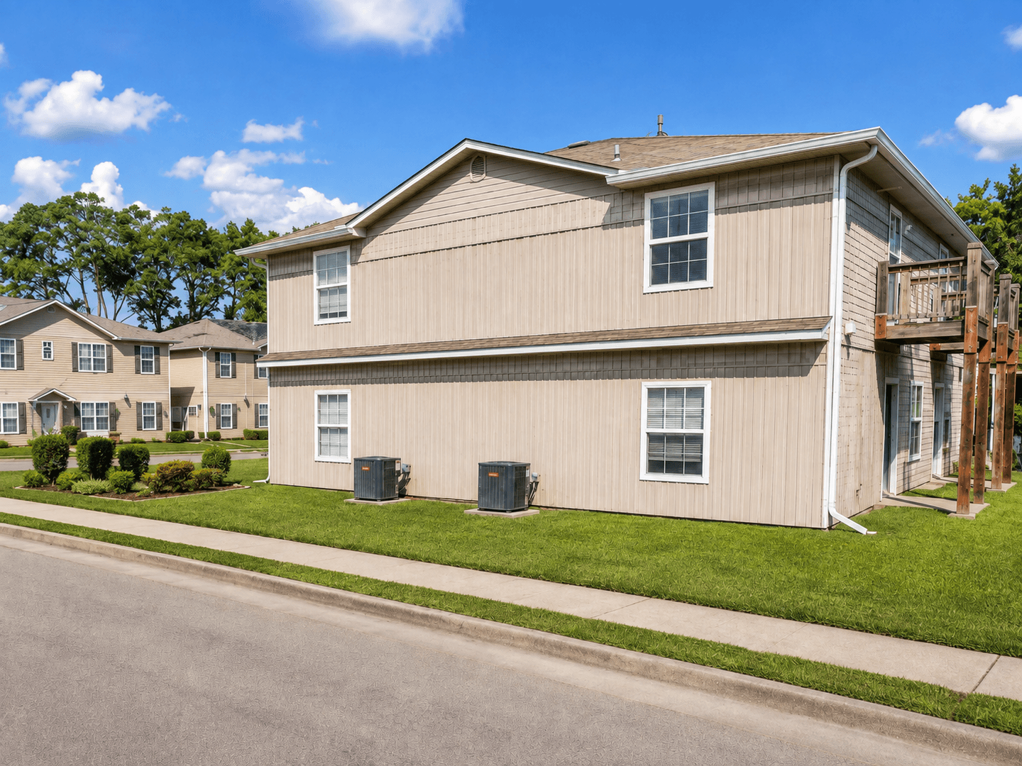 Buckner Apartment: 215 S Hudson St