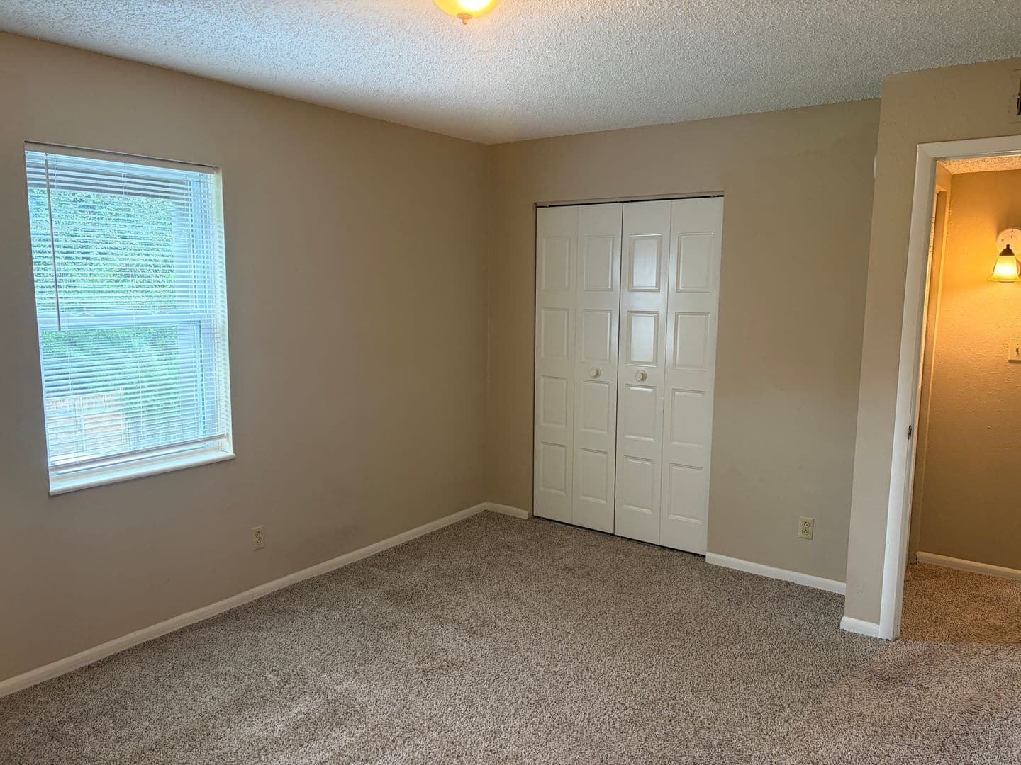 Mission Apartment: 5717 Outlook St