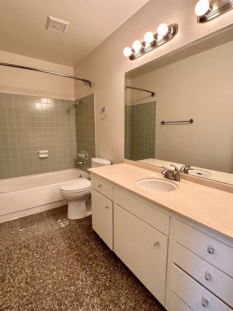 San Diego Townhome: 3266 Loma Riviera