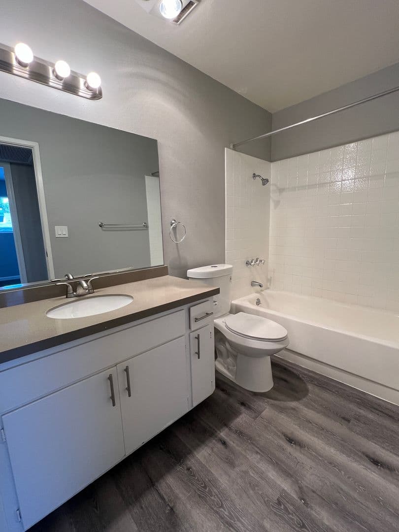 El Cajon Apartment: 798 McClure St.
