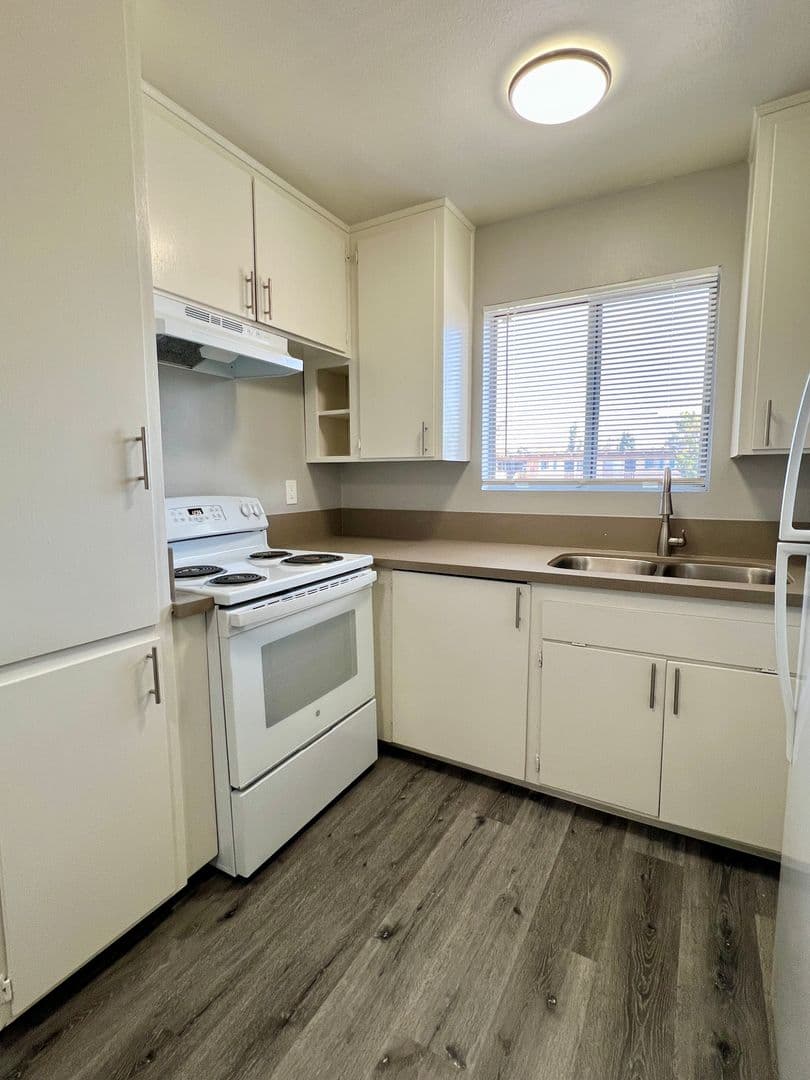 El Cajon Apartment: 798 McClure St.