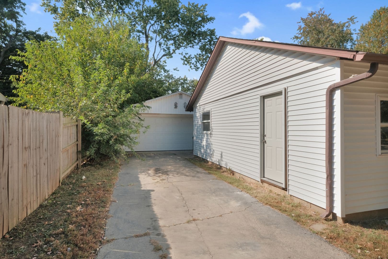 Champaign House: 1507 Thornton Dr.