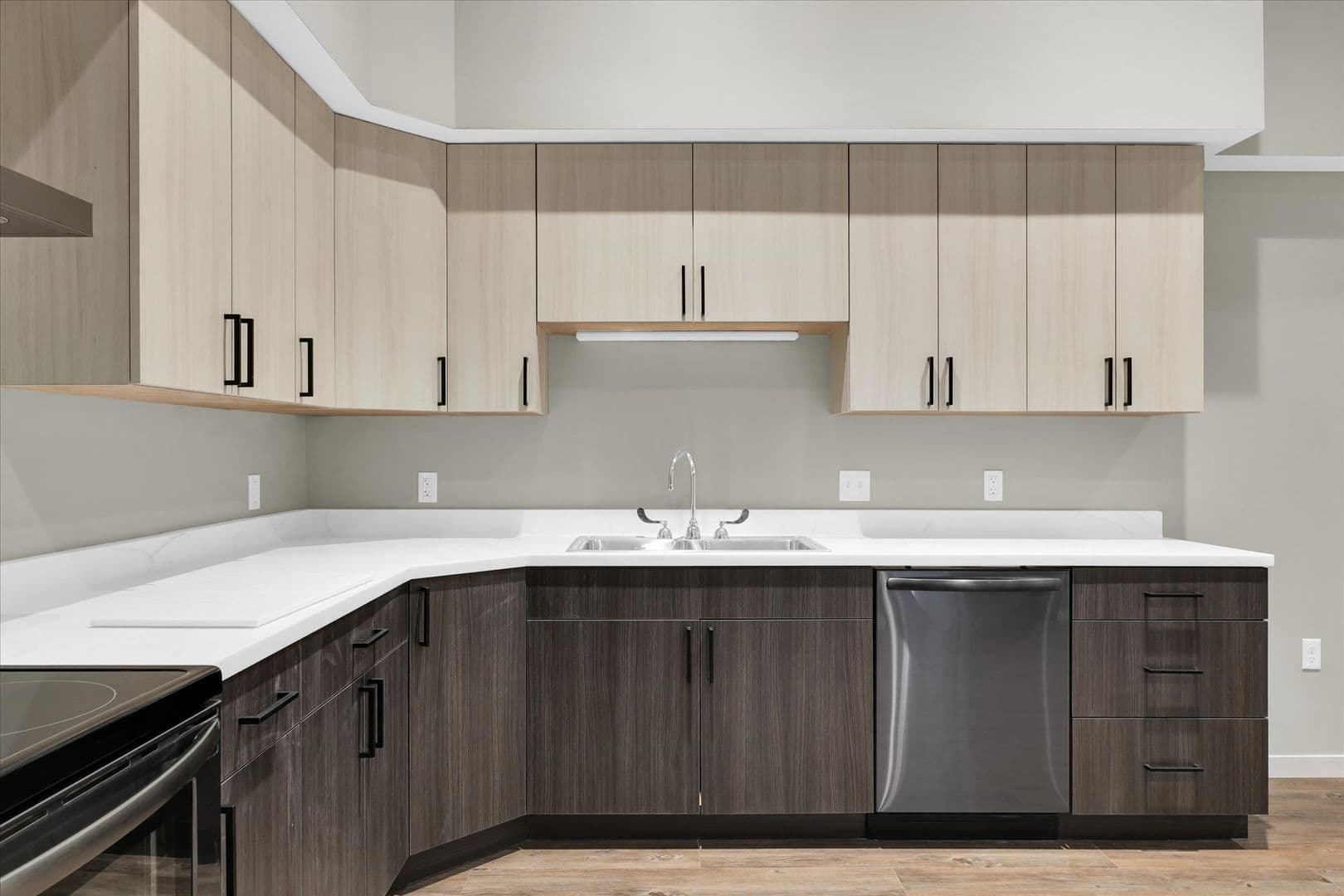 Champaign Apartment: 209 N Neil St.
