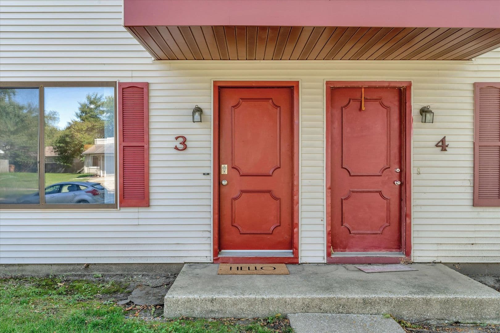 Champaign Apartment: 2406 Leeper Dr.