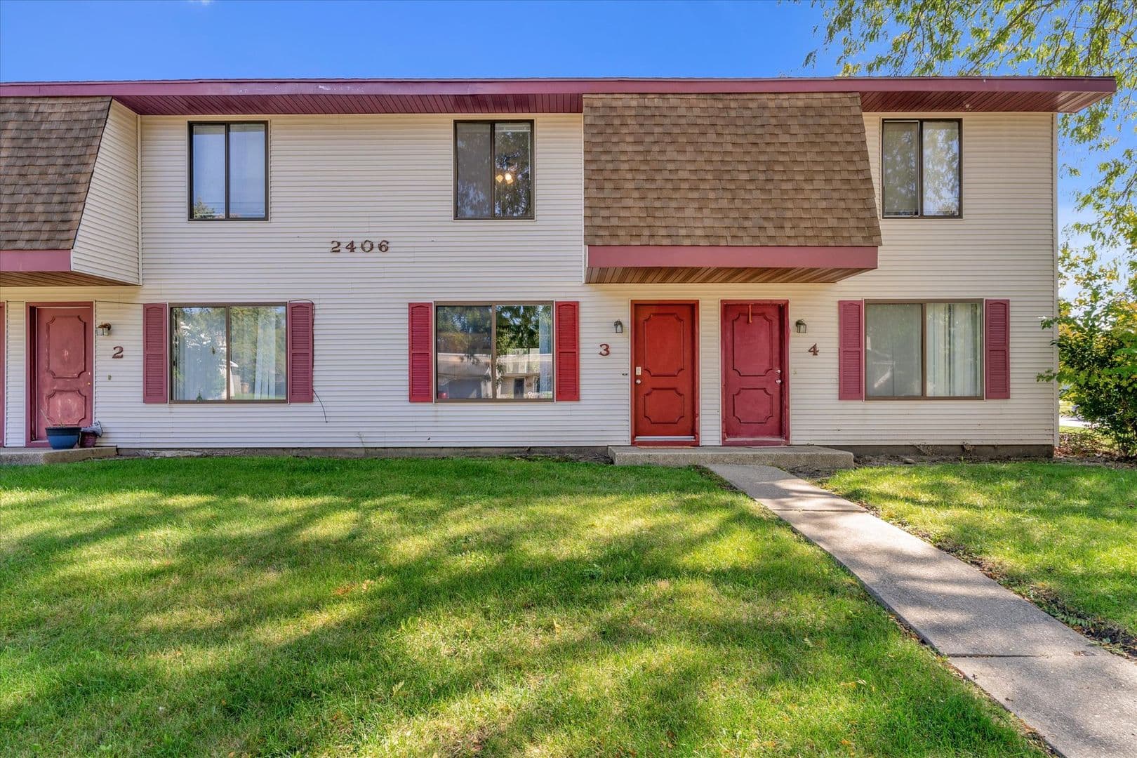 Champaign Apartment: 2406 Leeper Dr.