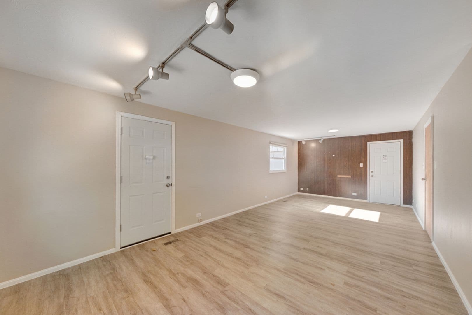 Champaign House: 1507 Thornton Dr.