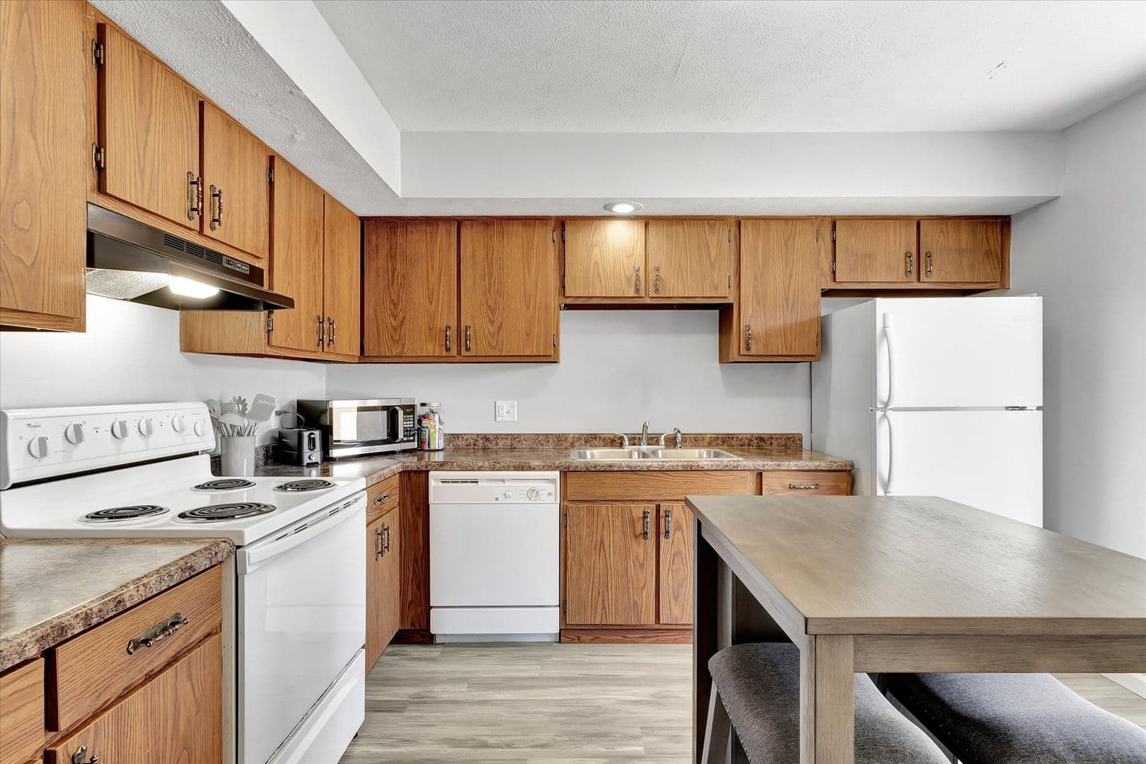 Champaign Apartment: 2406 Leeper Dr.