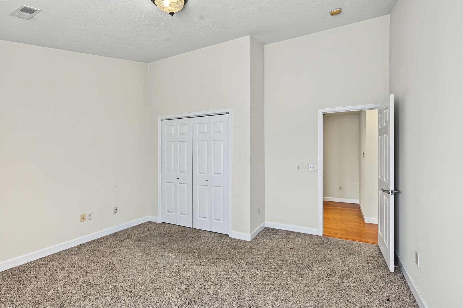 Champaign Condo: 3856 Thornhill Dr.