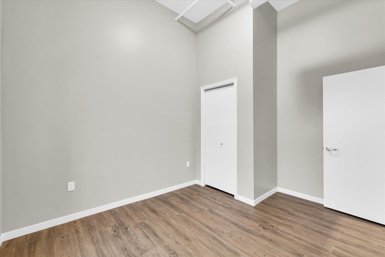 Champaign Apartment: 209 N Neil St.