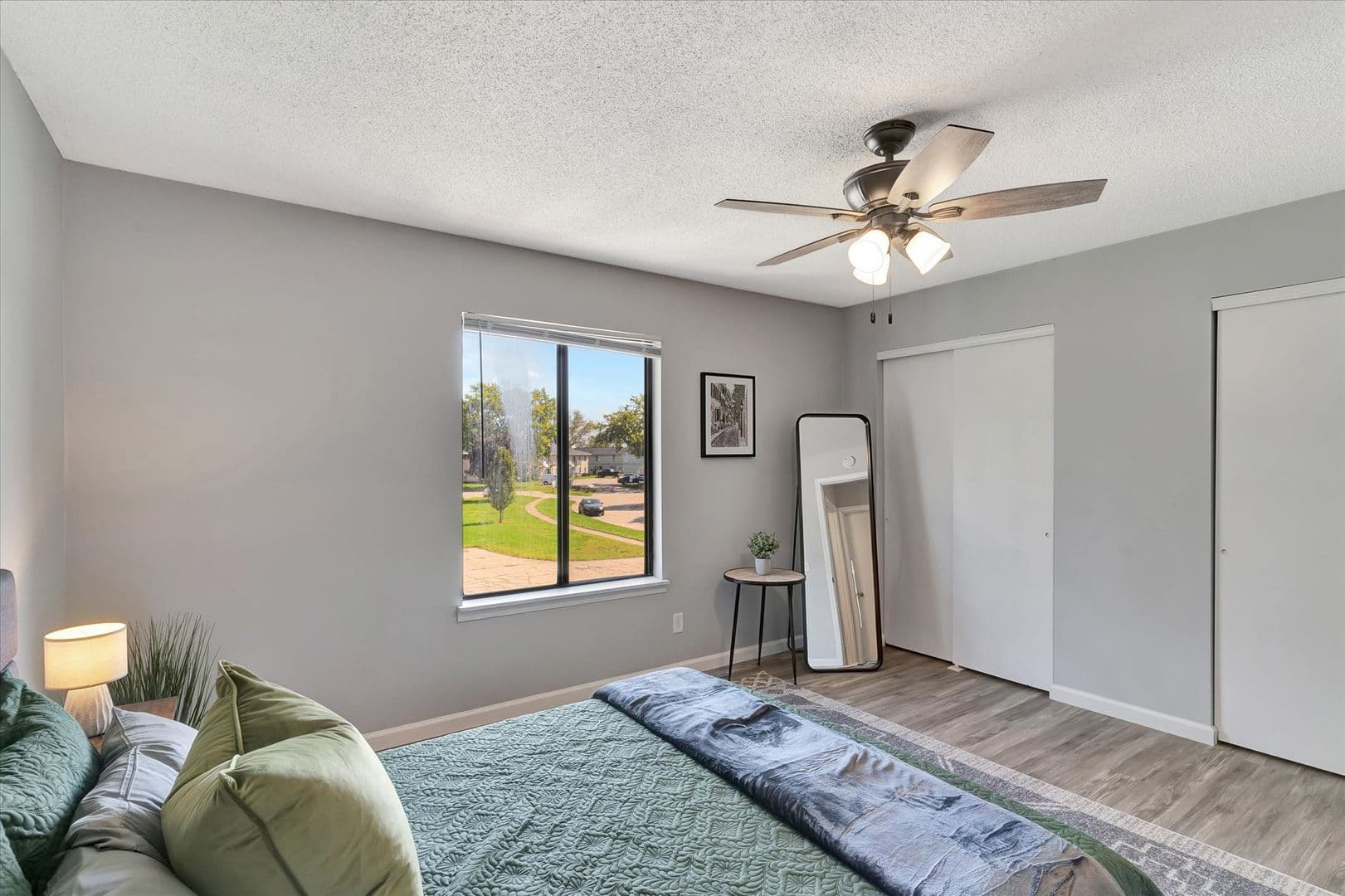 Champaign Apartment: 2406 Leeper Dr.