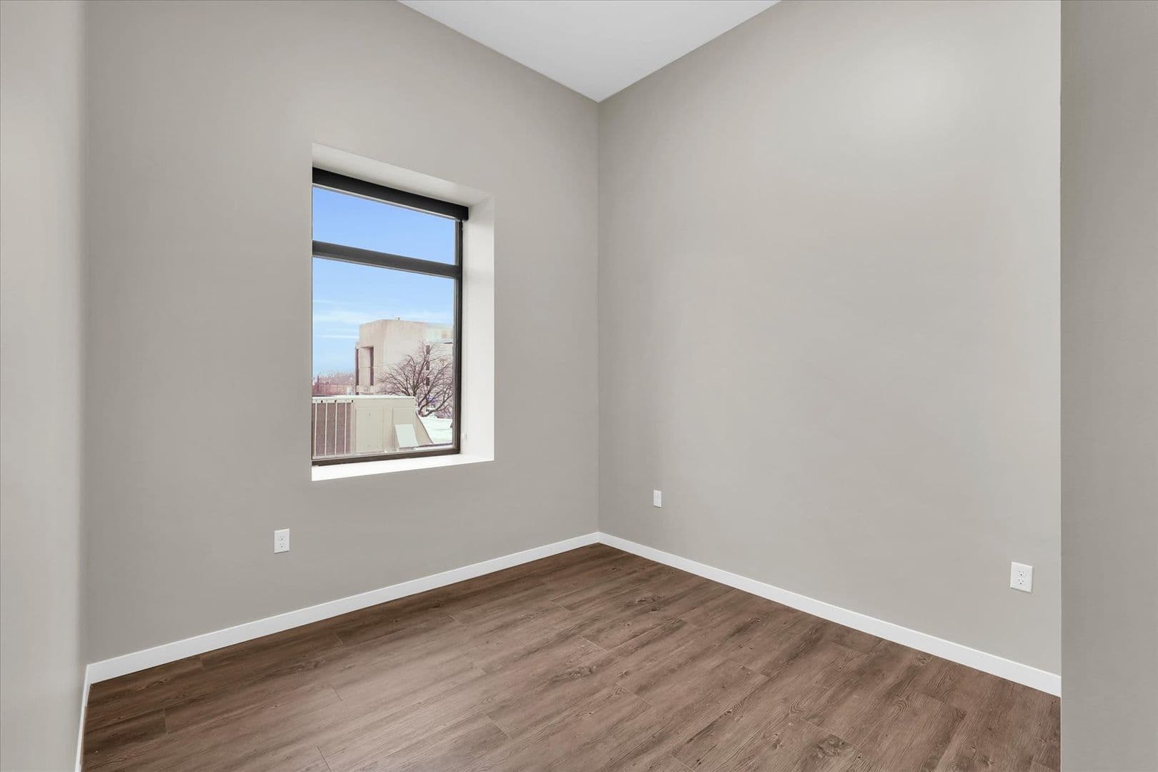 Champaign Apartment: 209 N Neil St.