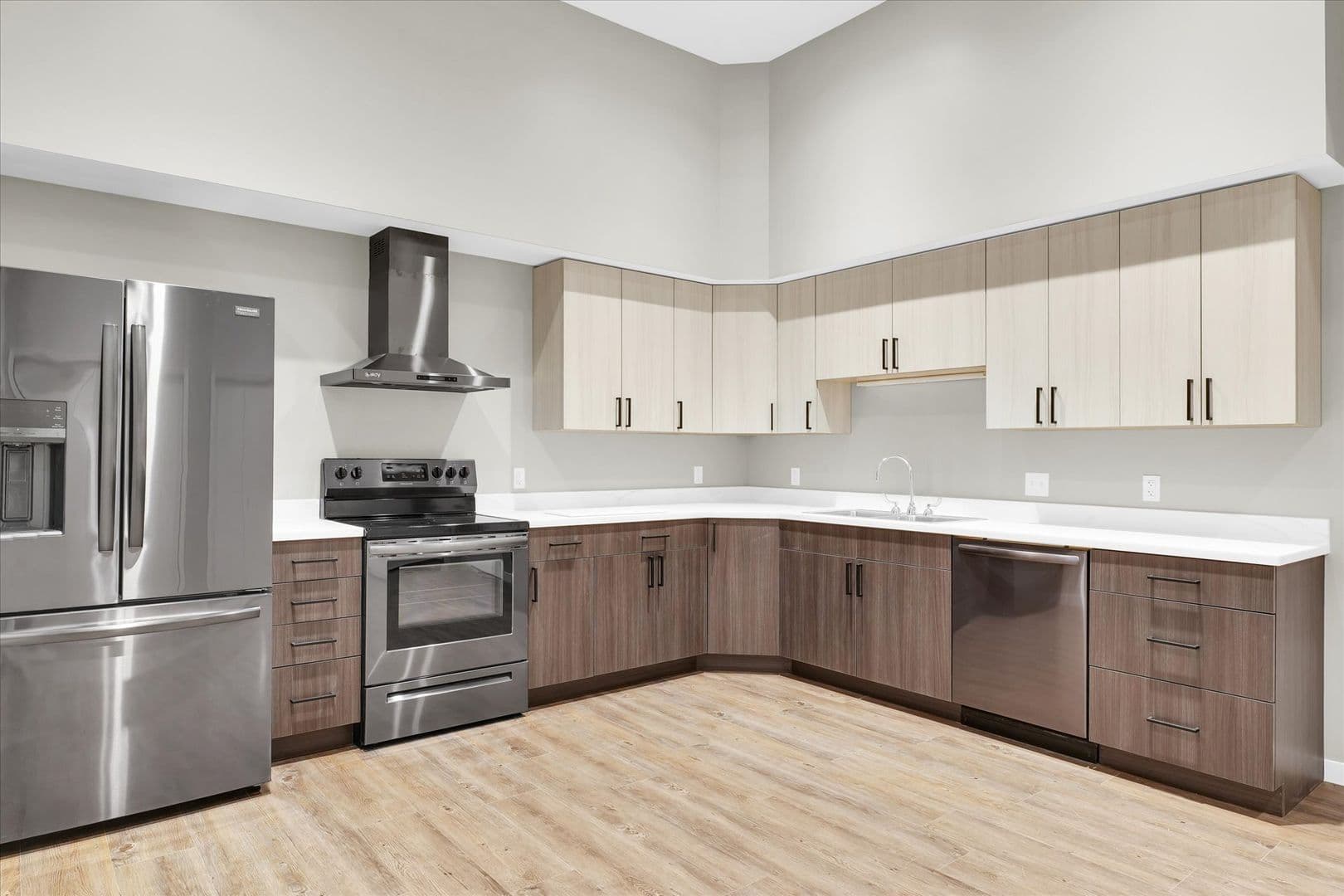 Champaign Apartment: 209 N Neil St.