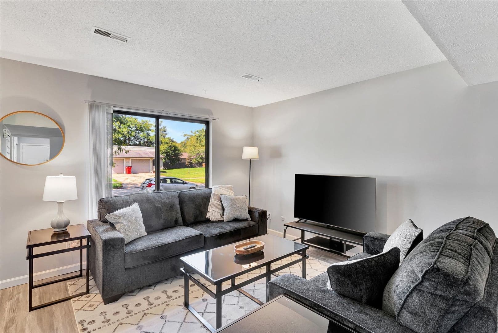 Champaign Apartment: 2406 Leeper Dr.
