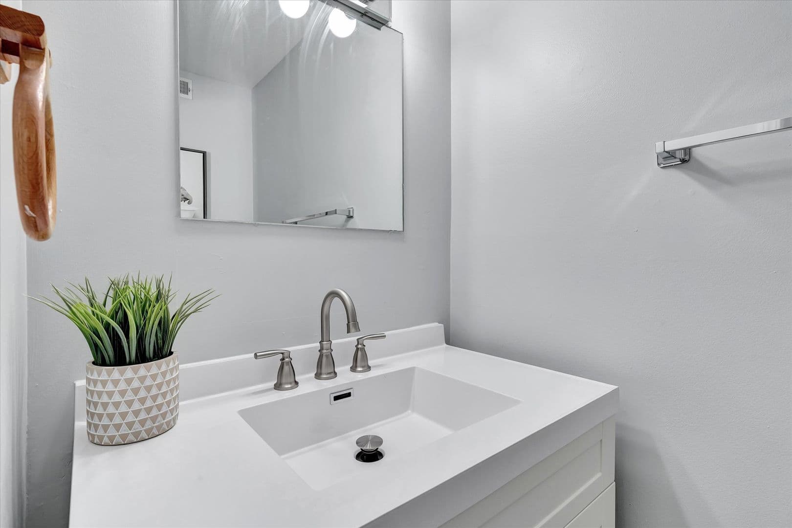 Champaign Apartment: 2406 Leeper Dr.