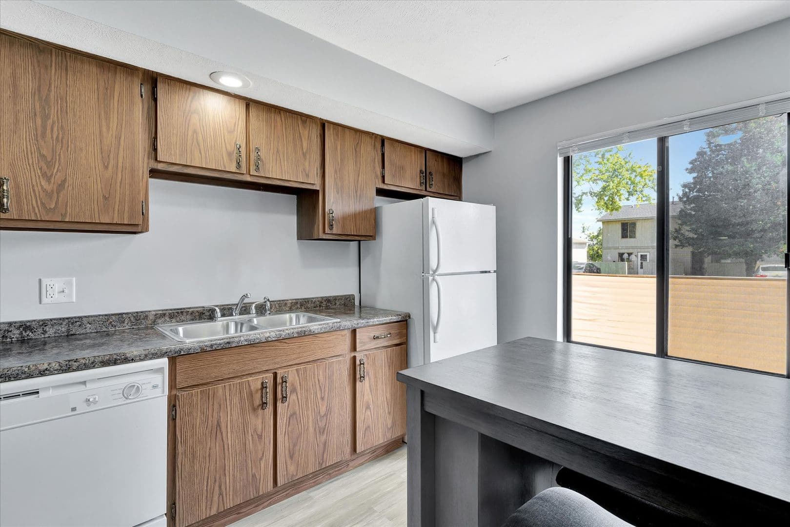 Champaign Apartment: 2406 Leeper Dr.