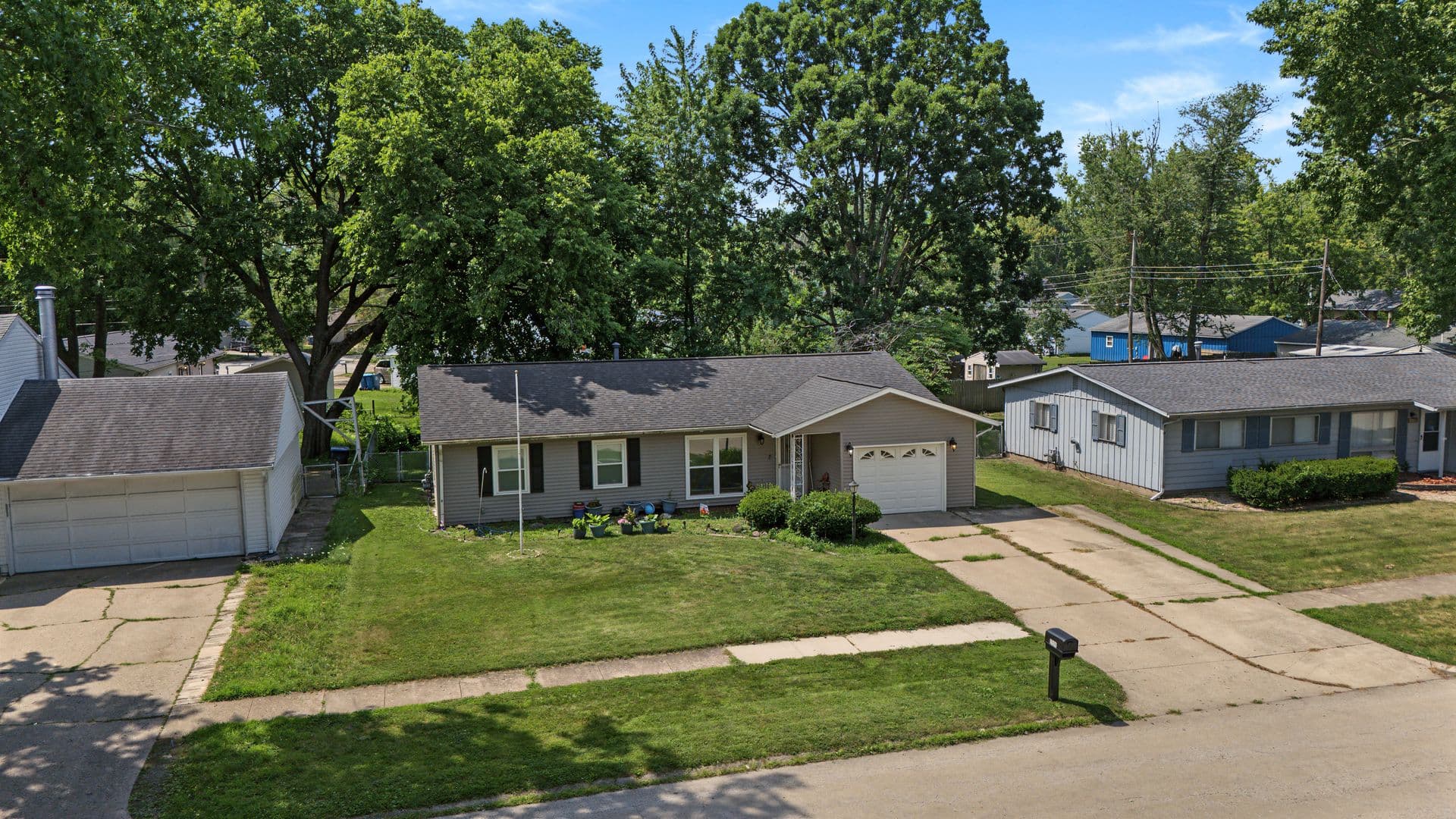 Champaign House: 2509 Sheridan Dr.