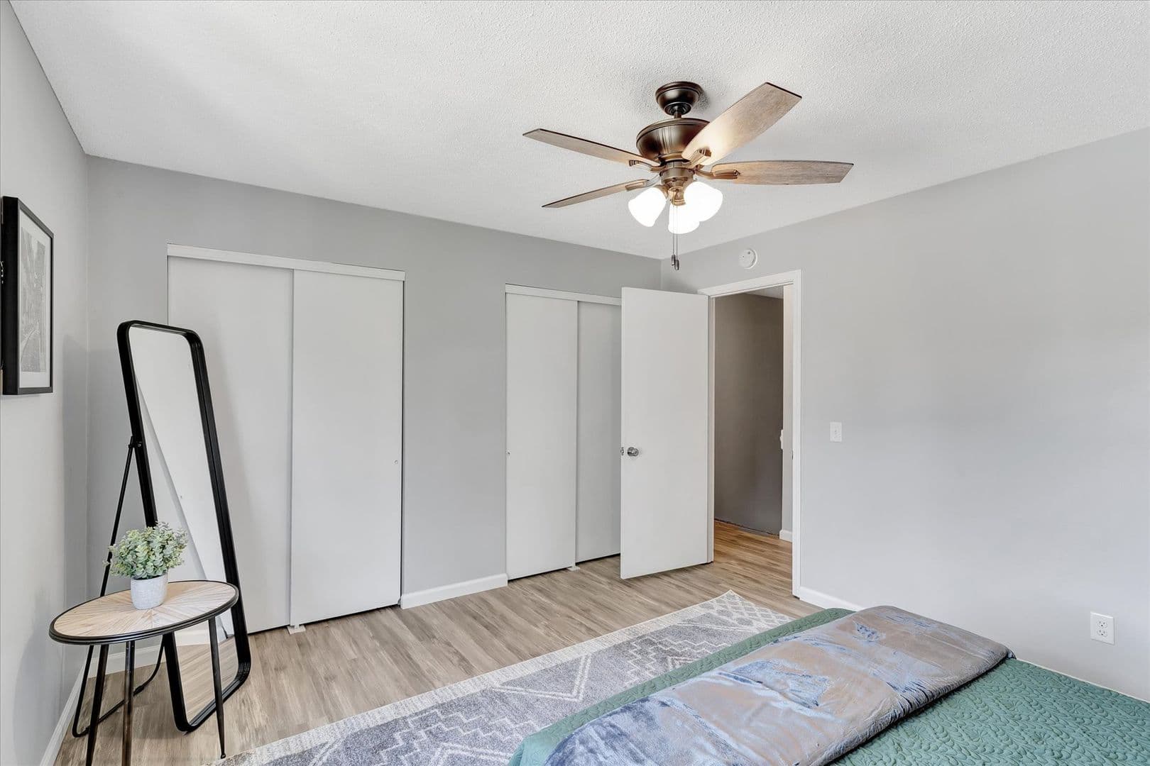 Champaign Apartment: 2406 Leeper Dr.