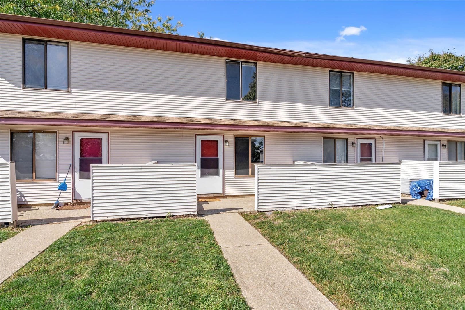 Champaign Apartment: 2406 Leeper Dr.
