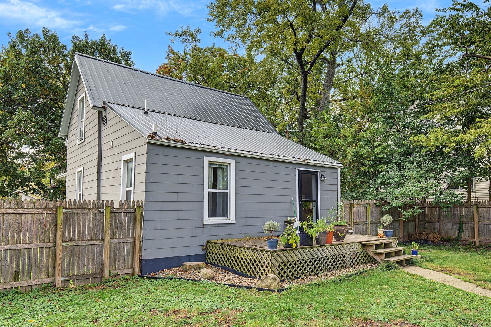 Champaign House: 208 W. Vine St.