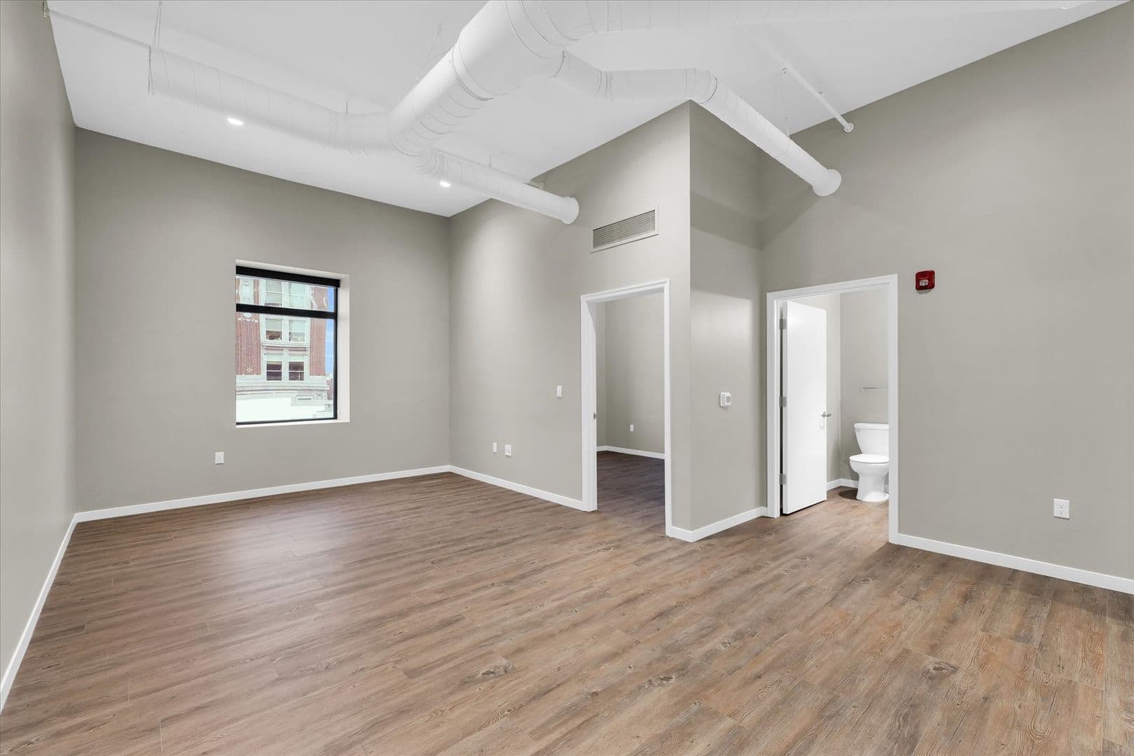 Champaign Apartment: 209 N Neil St.