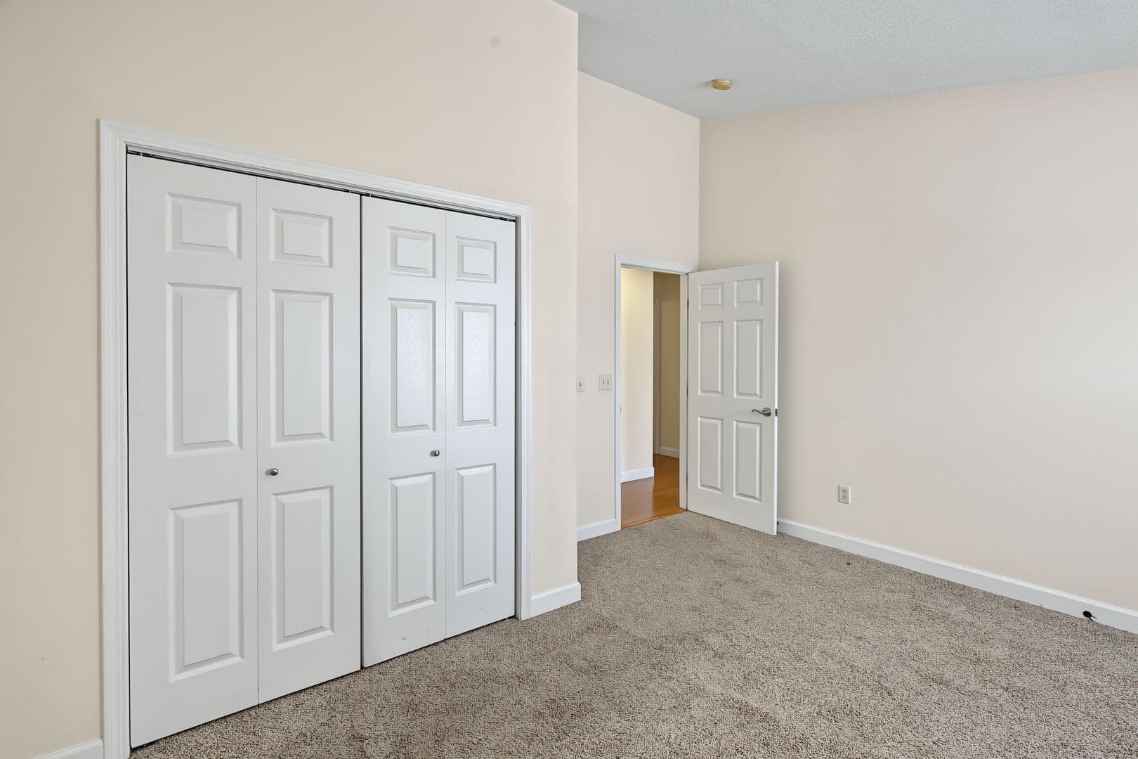 Champaign Condo: 3856 Thornhill Dr.