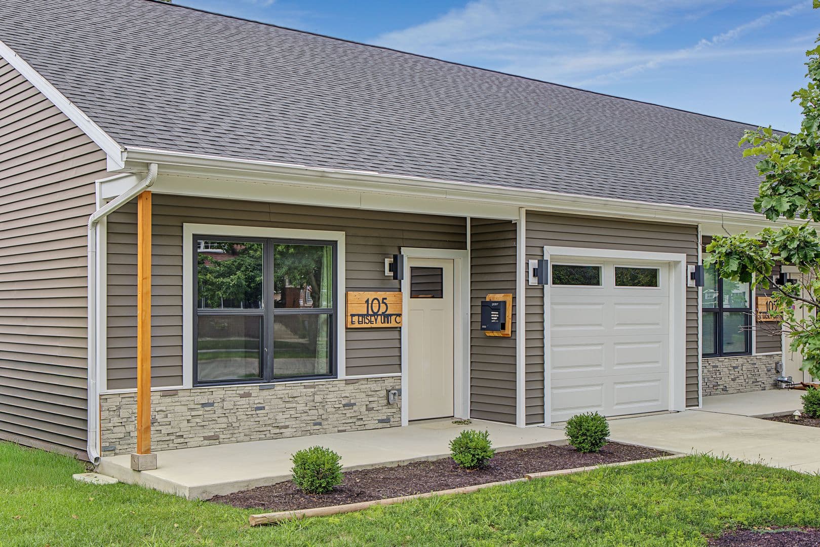 Tuscola Townhome: 105 E. Ensey