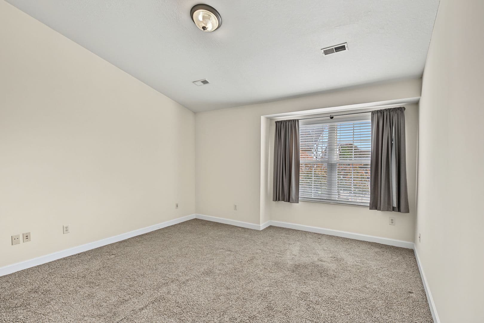 Champaign Condo: 3856 Thornhill Dr.