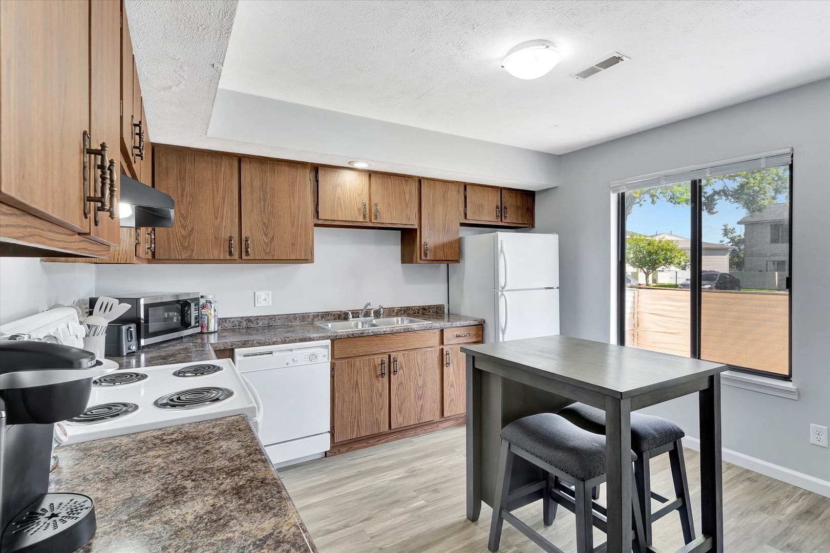 Champaign Apartment: 2406 Leeper Dr.
