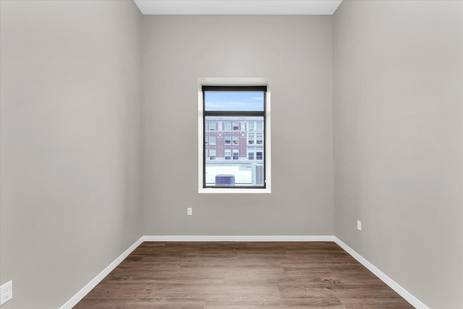 Champaign Apartment: 209 N Neil St.