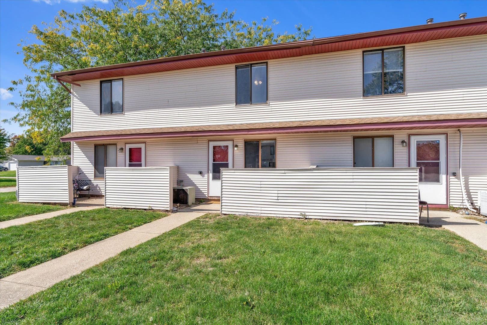 Champaign Apartment: 2406 Leeper Dr.